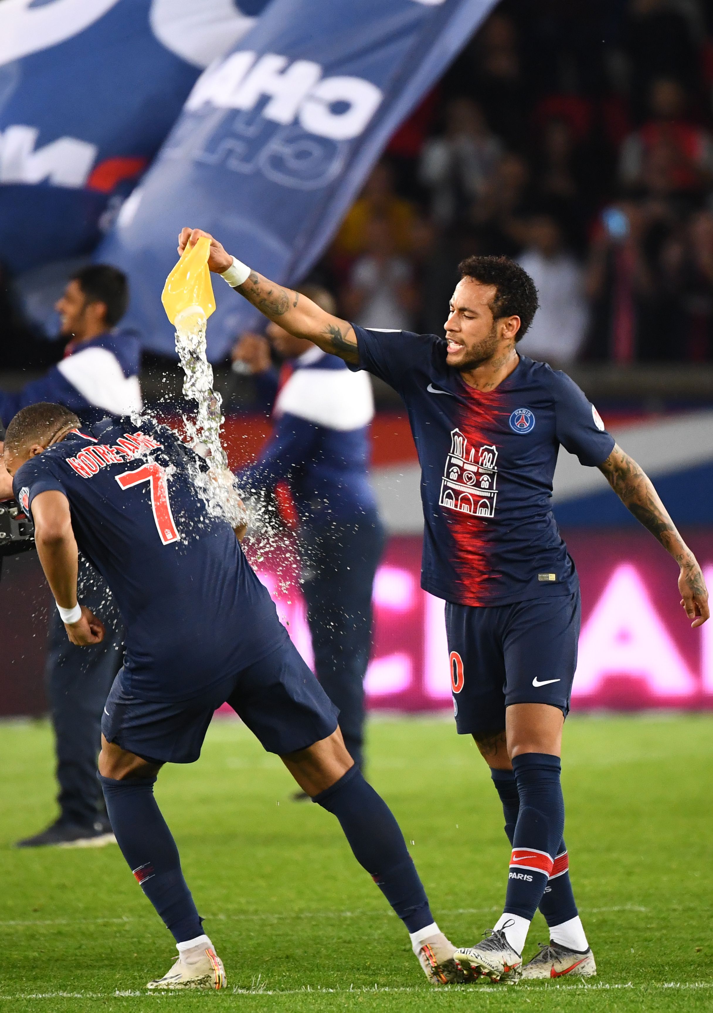 万元奖励人人可得，世界启元首测，UGC计划掀起创作狂潮