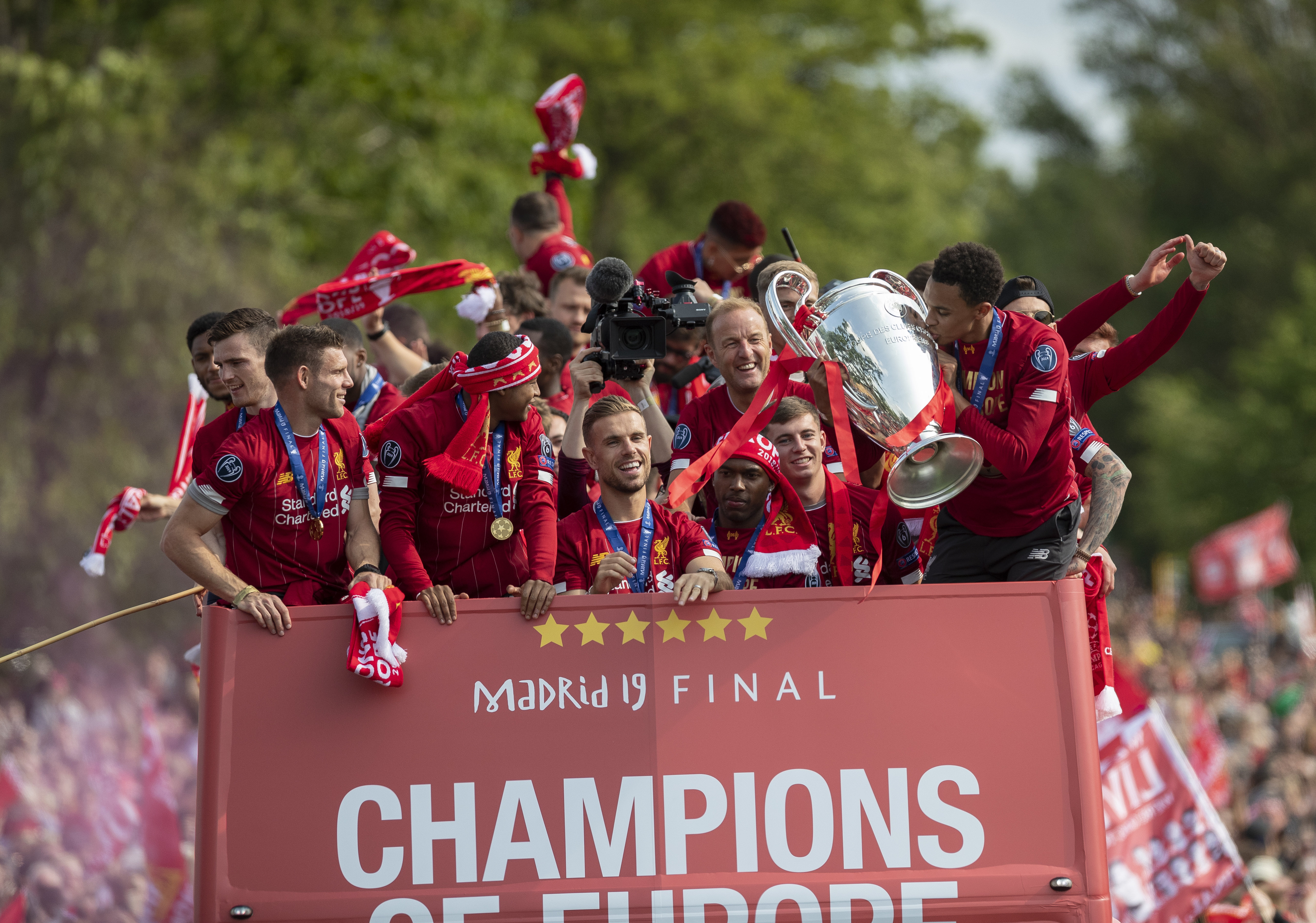 巴萨5-0大胜毕包晋级西超杯决赛，费尔明、巴尔德吉一射两传