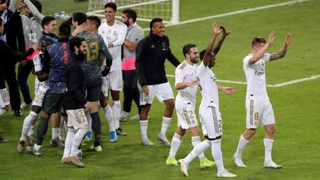 [中超]维塔尔任意球直接攻门 完美弧线直挂死角