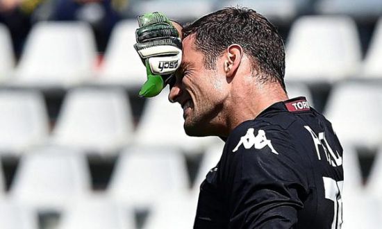 记者：曼联小将塞古-科内在洛桑体育训练，还踢了一场友谊赛