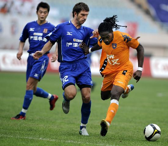 爱德华兹达成万分里程碑