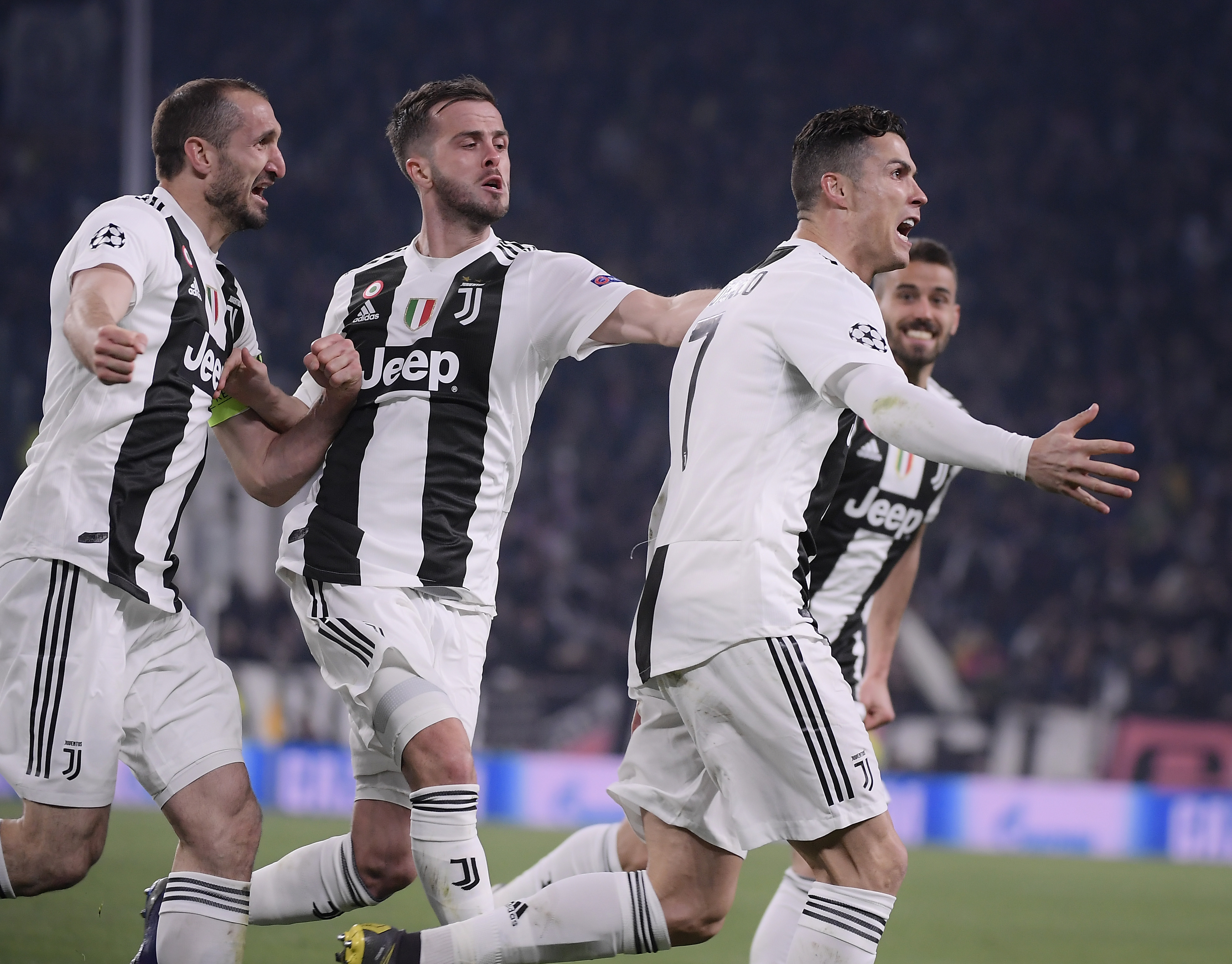 CBA｜周琦30岁生日夜伤退 北汽男篮主场不敌山西