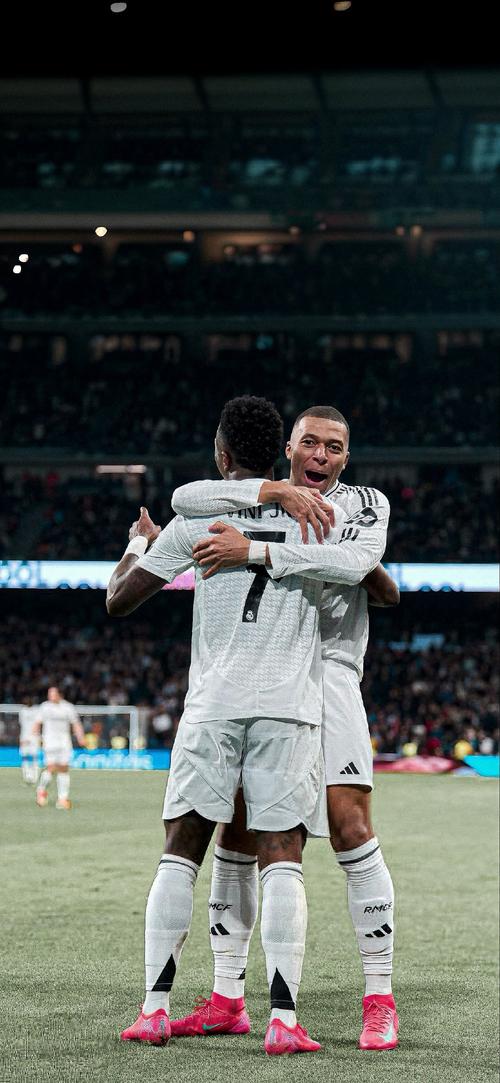 跑出充满活力的“新年序曲” 2026蒸蒸日上迎新跑开跑